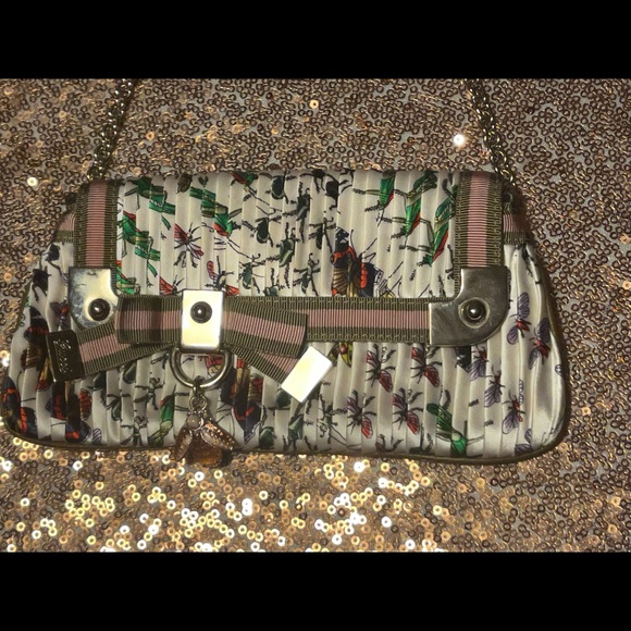 GUCCI RARE small silk “fauna” clutch with gold chain and bug charm. - Picture 4 of 10